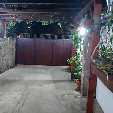 Airport Apartment Air Surcin Екстер'єр фото