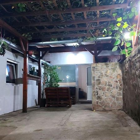 Airport Apartment Air Surcin Екстер'єр фото